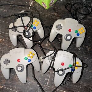 Nintendo N64 Controllers - Classic Gray Set